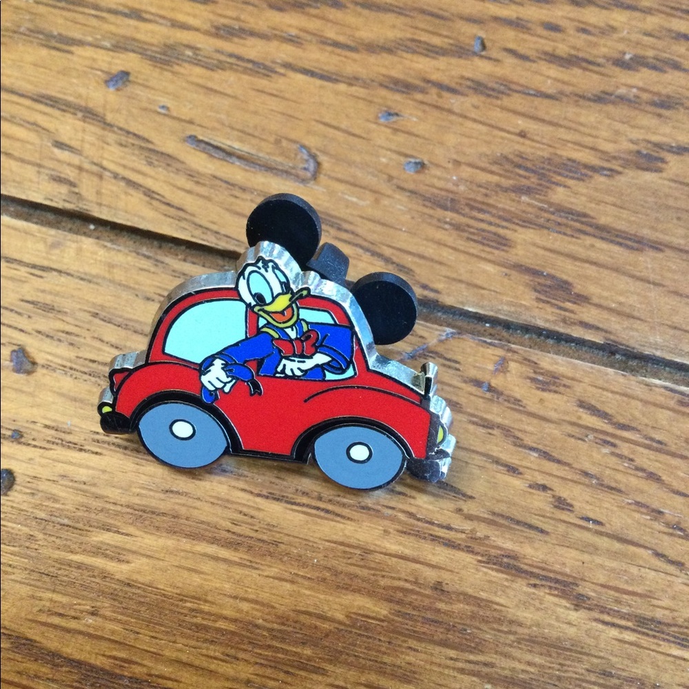 WDW Disney Trading Pin Donald Red Car Walt‎ Disney world parks